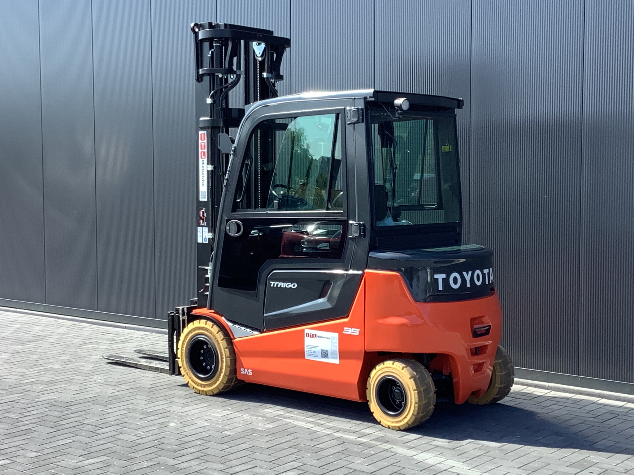 Toyota Gabelstapler Toyota Traigo80 - 9FBM35T -Triplex Hilo FSV5500 - Kab Hz - vSS - 4Kreis-Mini - 460 Ah LiIon (Sorglosmiete) 5 Toyota Traigo80 - 9FBM35T -Triplex Hilo FSV5500 - Kab Hz - vSS - 4Kreis-Mini - 460 Ah LiIon (Sorglosmiete) – Bild 5