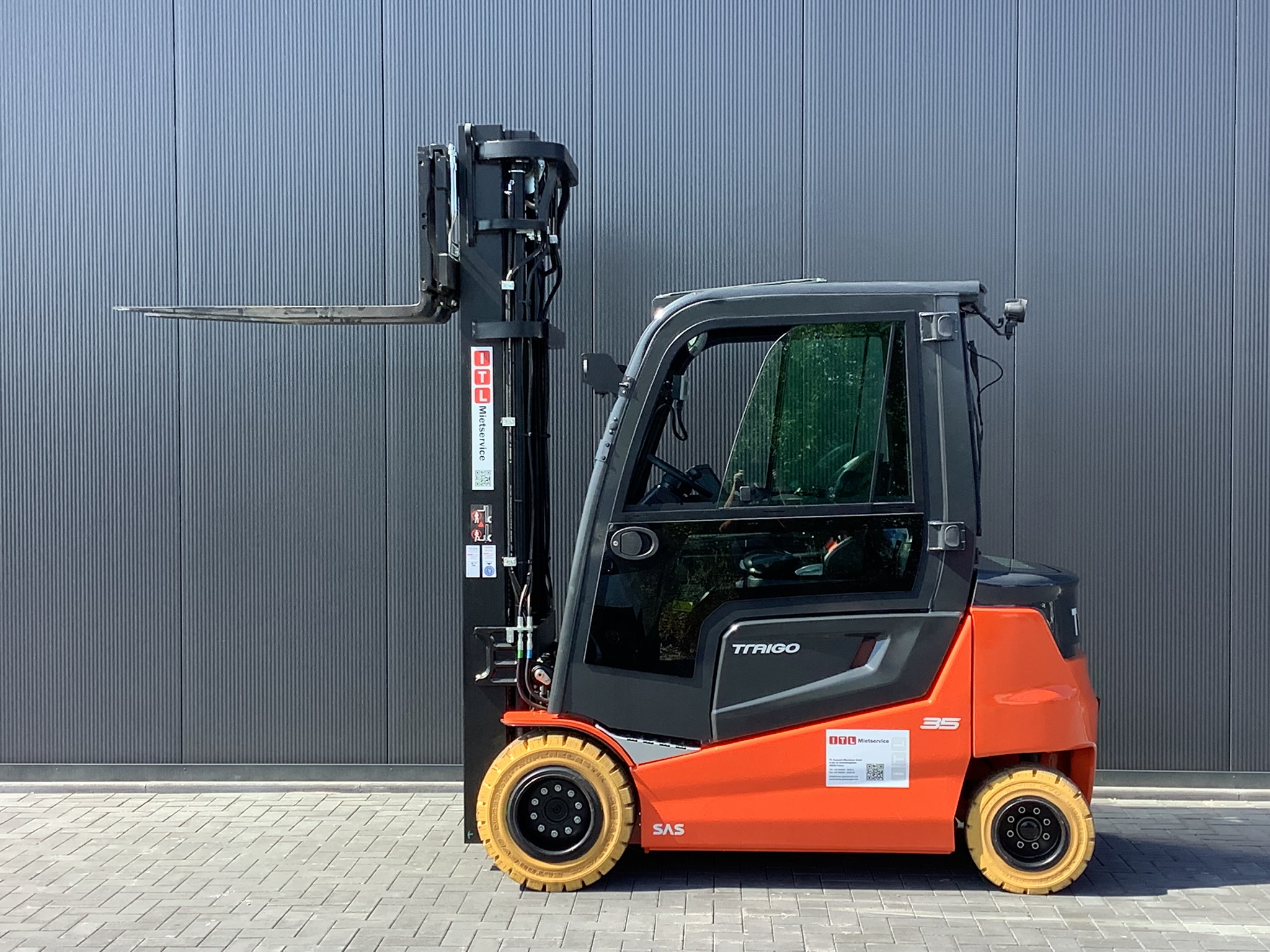 Toyota Gabelstapler Toyota Traigo80 - 9FBM35T -Triplex Hilo FSV5500 - Kab Hz - vSS - 4Kreis-Mini - 460 Ah LiIon (Sorglosmiete) 2 Toyota Traigo80 - 9FBM35T -Triplex Hilo FSV5500 - Kab Hz - vSS - 4Kreis-Mini - 460 Ah LiIon (Sorglosmiete) – Bild 2