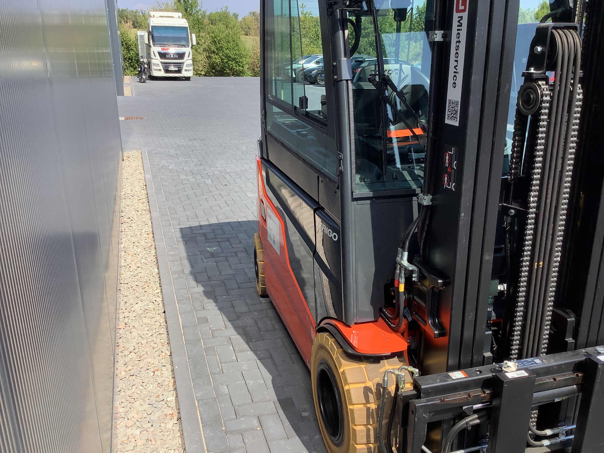Toyota Gabelstapler Toyota Traigo80 - 9FBM35T -Triplex Hilo FSV5500 - Kab Hz - vSS - 4Kreis-Mini - 460 Ah LiIon (Sorglosmiete) 6 Toyota Traigo80 - 9FBM35T -Triplex Hilo FSV5500 - Kab Hz - vSS - 4Kreis-Mini - 460 Ah LiIon (Sorglosmiete) – Bild 6