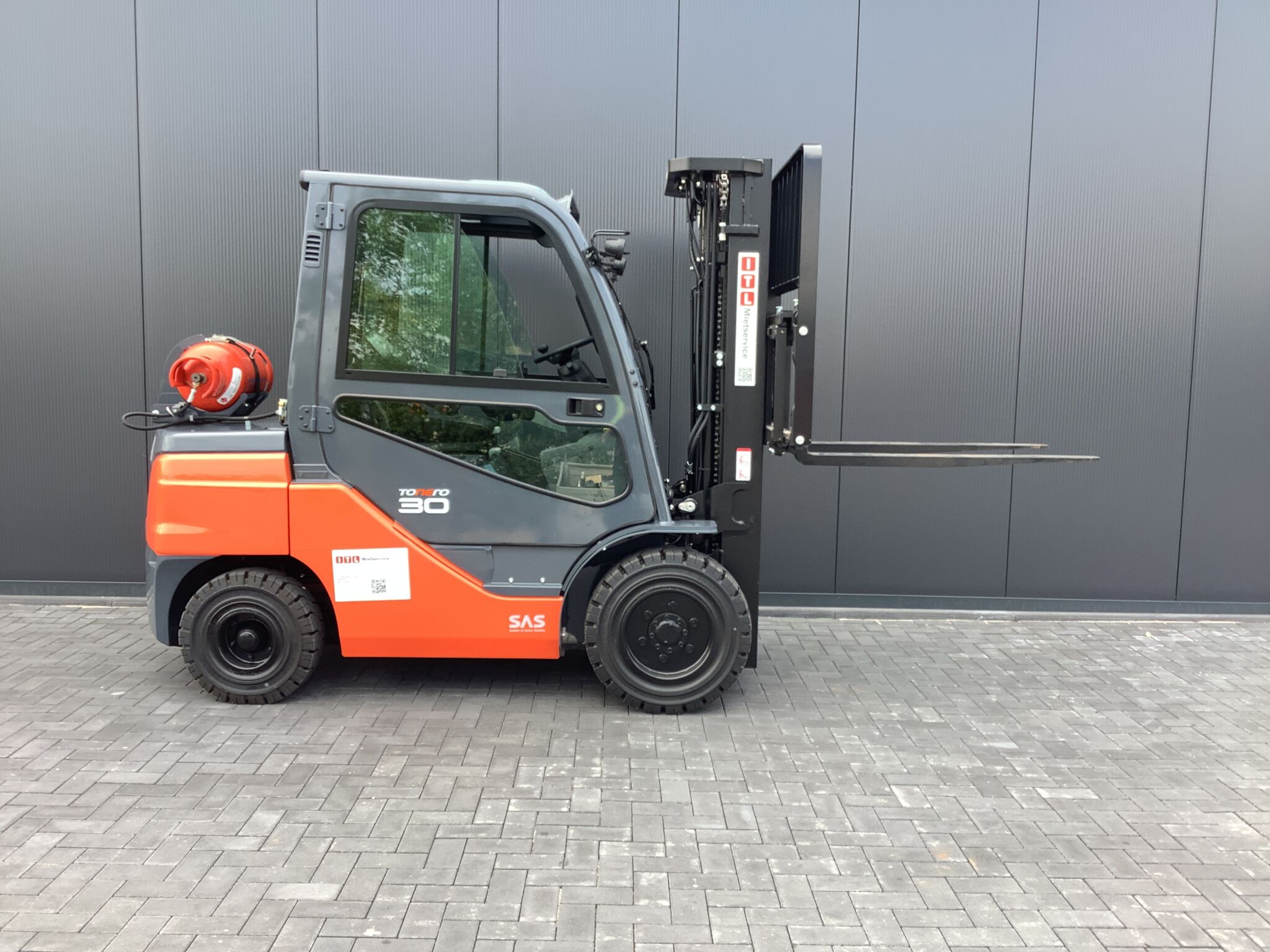 Toyota Gabelstapler Toyota Tonero Treibgas-Motor (Y4) 02-8FGF30-FSV4700-Kab-Mini-vSS 4 -Kreise (SOFORT LIEFERBAR Neumaschinen) 2 Toyota Tonero Treibgas-Motor (Y4) 02-8FGF30-FSV4700-Kab-Mini-vSS 4 -Kreise (SOFORT LIEFERBAR Neumaschinen) – Bild 2