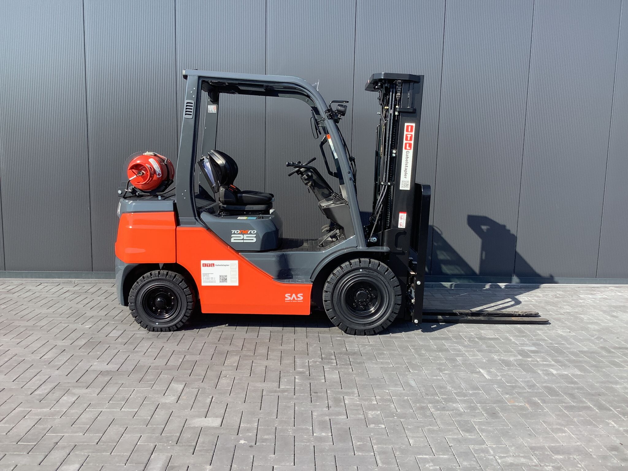 Toyota Gabelstapler Toyota Tonero Treibgas-Motor (Y4) 02-8FGF25-FSV4700-Kab-Mini- vSS 4-Kreise(Sorglosmiete) (Kopie) (Kopie) 1 Toyota Tonero Treibgas-Motor (Y4) 02-8FGF25-FSV4700-Kab-Mini- vSS 4-Kreise(Sorglosmiete) (Kopie) (Kopie)