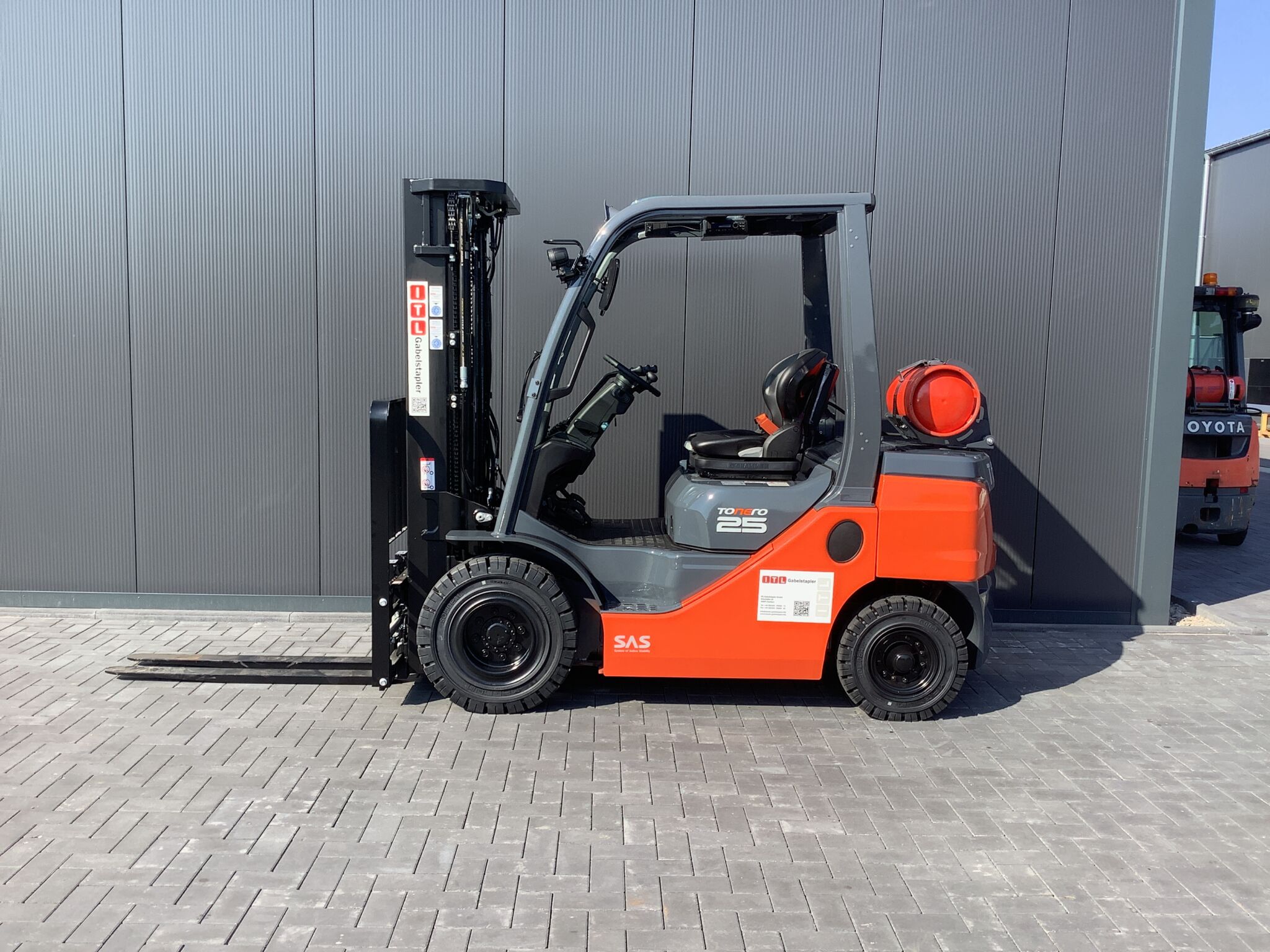 Toyota Gabelstapler Toyota Tonero Treibgas-Motor (Y4) 02-8FGF25-FSV4700-Kab-Mini- vSS 4-Kreise(SOFORT LIEFERBAR Neumaschinen) 8 Toyota Tonero Treibgas-Motor (Y4) 02-8FGF25-FSV4700-Kab-Mini- vSS 4-Kreise(SOFORT LIEFERBAR Neumaschinen) – Bild 8