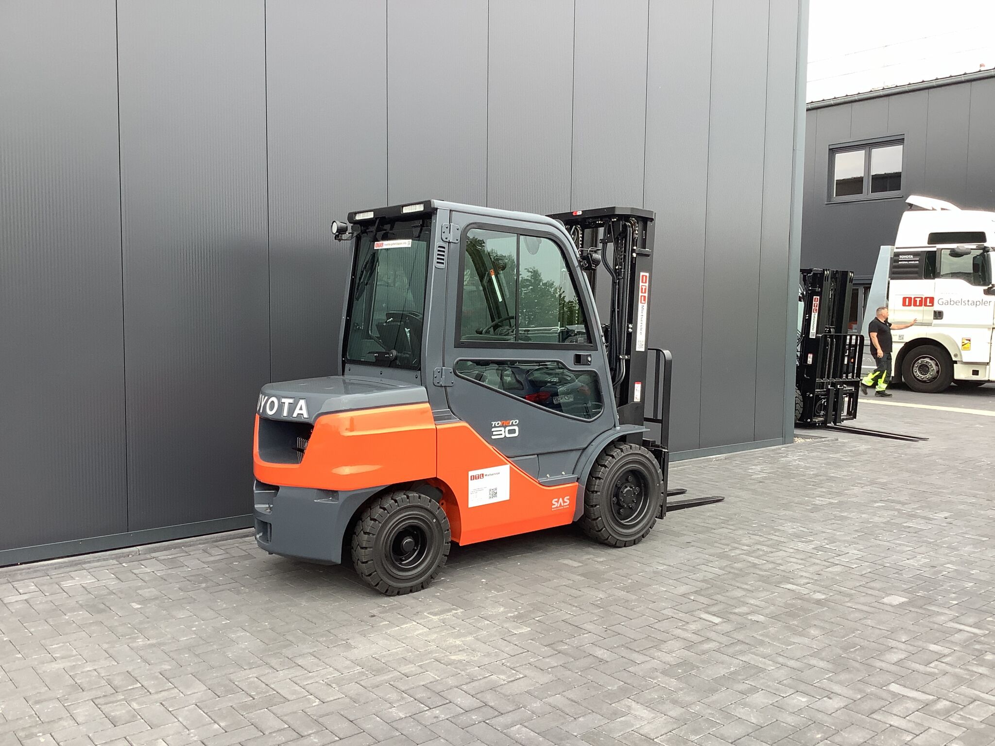 Toyota Gabelstapler Toyota Tonero - 52-8FDF30 - SFV4700 - Kab - Mini - vSS 4 Kreise (Sorglosmiete) 5 Toyota Tonero - 52-8FDF30 - SFV4700 - Kab - Mini - vSS 4 Kreise (Sorglosmiete) – Bild 5