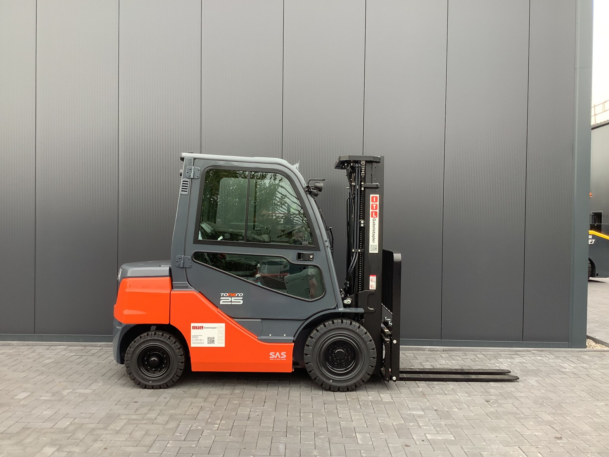 Toyota Gabelstapler Toyota Tonero - 52-8FDF25 - SFV4700 - Kab - Mini - vSS 4 Kreise (Sorglosmiete) 1 Toyota Tonero - 52-8FDF25 - SFV4700 - Kab - Mini - vSS 4 Kreise (Sorglosmiete)