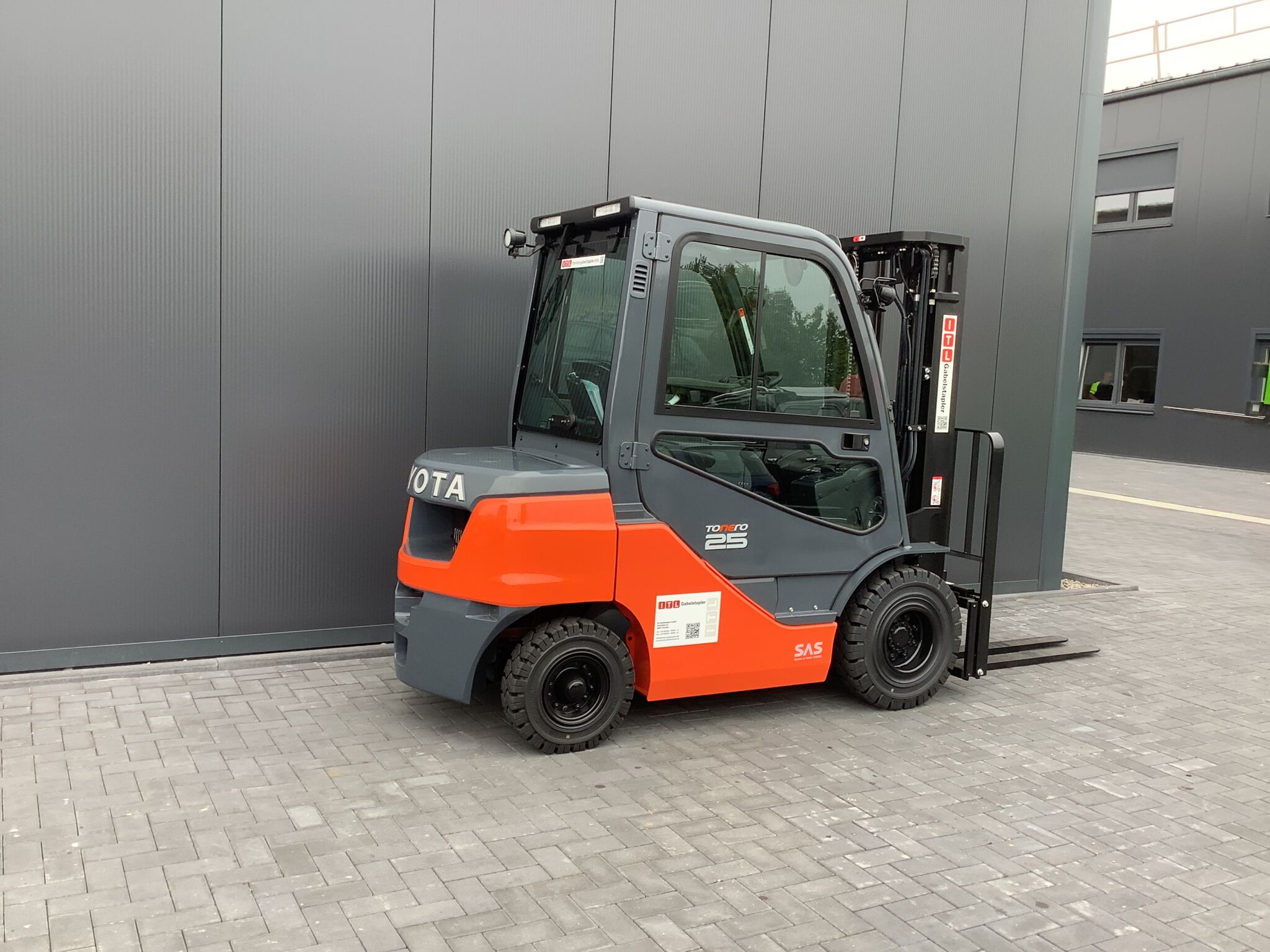 Toyota Gabelstapler Toyota Tonero - 52-8FDF25 - SFV4700 - Kab - Mini - vSS 4 Kreise (Sorglosmiete) 5 Toyota Tonero - 52-8FDF25 - SFV4700 - Kab - Mini - vSS 4 Kreise (Sorglosmiete) – Bild 5