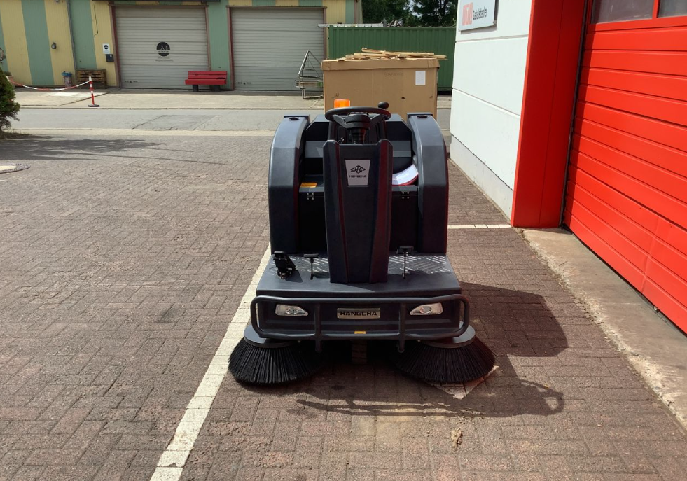 Toyota Gabelstapler 1350 Aufsitzkehrmaschine 268,00€ Monatlich Exclusive Sorglosmiete 2 1350 Aufsitzkehrmaschine 268,00€ Monatlich Exclusive Sorglosmiete – Bild 2