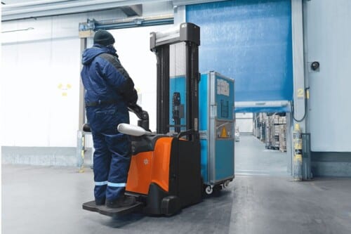 Toyota Gabelstapler Toyota SPE160L - 225 Ah Blei - Triplex HiLo 5400 mm - Bügel (SOFORT LIEFERBAR Neumaschinen) 6 Toyota-Gabelstapler-toyota bt staxio p series spe160l coldstore LO 15505.jpg